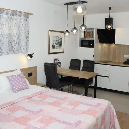Lana Apartment *
