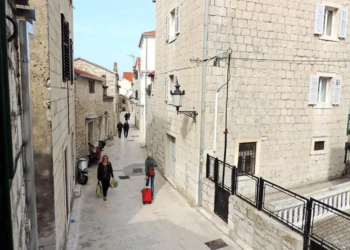 Lana شقة سبليت